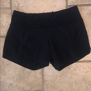 Lululemon “Run Times shorts II” black size 4